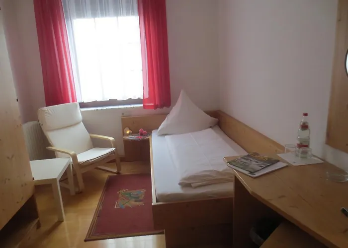 Zur Linde Estalagem 3*